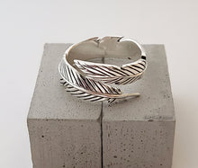 Load image into Gallery viewer, Sterling Silver Adjustable Feather Ring -- EF0018
