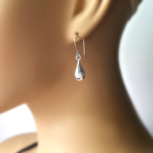 Load image into Gallery viewer, Sterling Silver Elegant Teardrop Necklace -- N209
