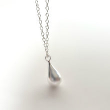Load image into Gallery viewer, Sterling Silver Elegant Teardrop Necklace -- N209
