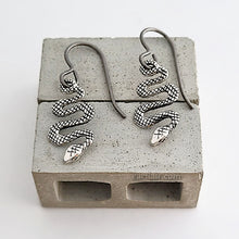 Load image into Gallery viewer, Sterling Silver Small Snake Dangle Earrings -- E274

