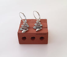Load image into Gallery viewer, Sterling Silver Small Snake Dangle Earrings -- E274
