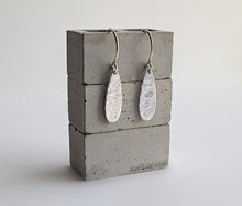 Load image into Gallery viewer, Sterling Silver Hammered Teardrop Dangle Earrings -- E280
