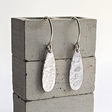 Load image into Gallery viewer, Sterling Silver Hammered Teardrop Dangle Earrings -- E280
