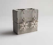 Load image into Gallery viewer, Sterling Silver Snowflake Dangle Earrings -- E281
