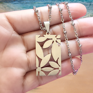 Stainless Steel Flower Cutout Necklace -- EF0246