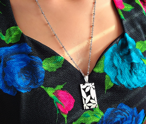 Stainless Steel Flower Cutout Necklace -- EF0246