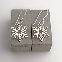 Load image into Gallery viewer, Sterling Silver Snowflake Dangle Earrings -- E281
